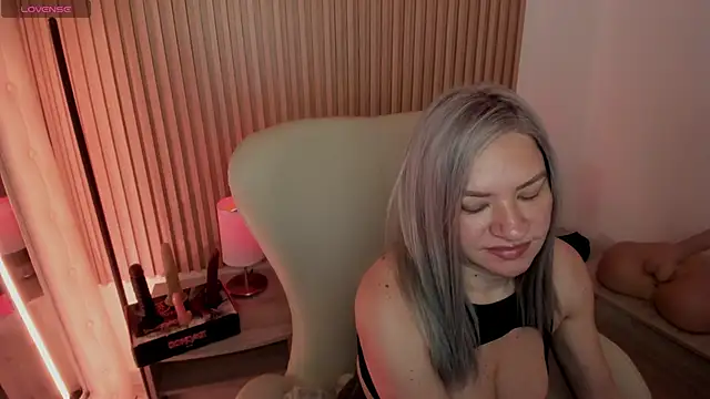 Snapshot of MarianL0ve chatting on 02-28-25, 10:52 MarianL0ve online show from 02-28-25, 10:52