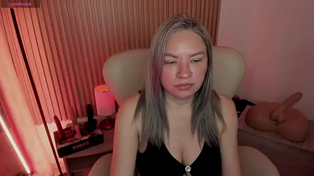 Snapshot of MarianL0ve chatting on 03-04-25, 10:57 MarianL0ve online show from 03-04-25, 10:57