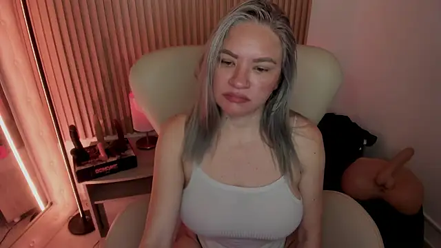 Snapshot of MarianL0ve chatting on 03-10-25, 10:37 MarianL0ve online show from 03-10-25, 10:37