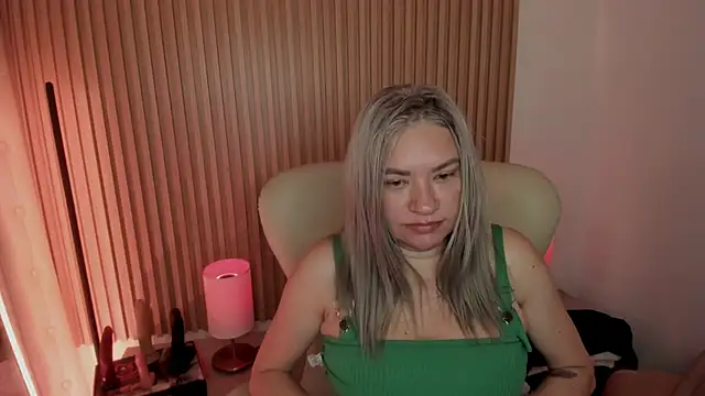 Snapshot of MarianL0ve chatting on 03-19-25, 10:44 MarianL0ve online show from 03-19-25, 10:44