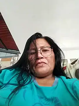 Snapshot of sizzling_babe chatting on 10-27-25, 06:28 sizzling babe online show from 10-27-25, 06:28