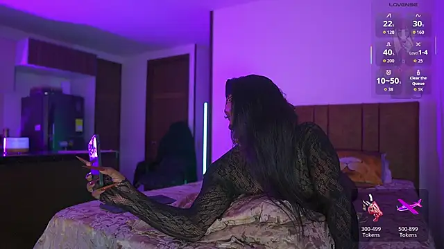 AmberRaus online show from 10-28-25, 01:20