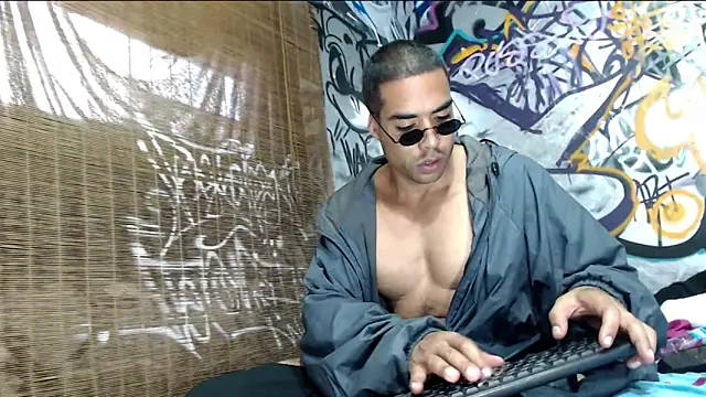 Snapshot of Justin_Frank chatting on 03-01-25, 03:27 Justin Frank online show from 03-01-25, 03:27