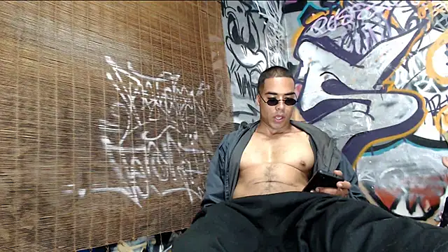 Snapshot of Justin_Frank chatting on 03-06-25, 01:37 Justin Frank online show from 03-06-25, 01:37