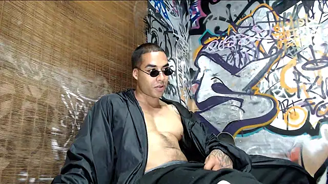 Snapshot of Justin_Frank chatting on 03-13-25, 11:27 Justin Frank online show from 03-13-25, 11:27