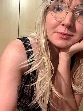 Snapshot of vanda26hot chatting on 12-14-25, 05:13 vanda26hot online show from 12-14-25, 05:13