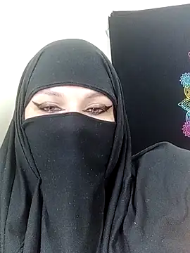 Snapshot of evelyn__salah chatting on 10-22-25, 11:04 evelyn salah online show from 10-22-25, 11:04