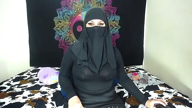 Snapshot of evelyn__salah chatting on 11-02-25, 10:12 evelyn salah online show from 11-02-25, 10:12