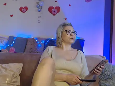 BellaBellaHot online show from 02-22-25, 12:29