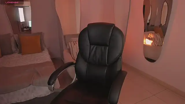 Snapshot of NaomiSainz chatting on 02-02-25, 12:24 NaomiSainz online show from 02-02-25, 12:24