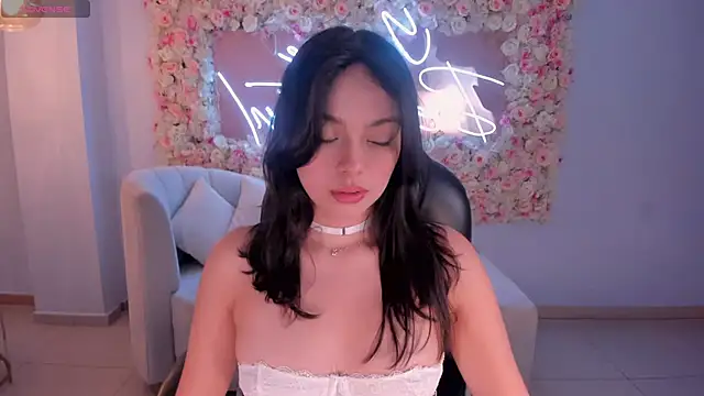 Snapshot of NaomiSainz chatting on 02-18-25, 11:44 NaomiSainz online show from 02-18-25, 11:44