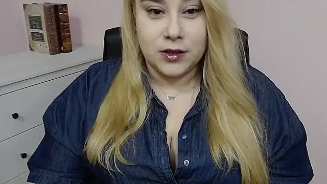 Snapshot of XgloryHAILEY chatting on 03-18-25, 10:26 XgloryHAILEY online show from 03-18-25, 10:26