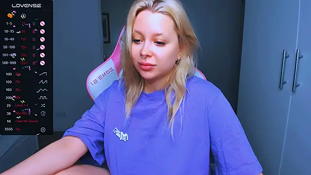 MonaLauu online show from 12-22-24, 02:06