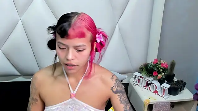 Snapshot of katalina_garcia chatting on 11-20-25, 11:04 katalina garcia online show from 11-20-25, 11:04