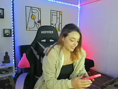 Snapshot of kay_marie chatting on 12-17-24, 06:02 kay marie online show from 12-17-24, 06:02