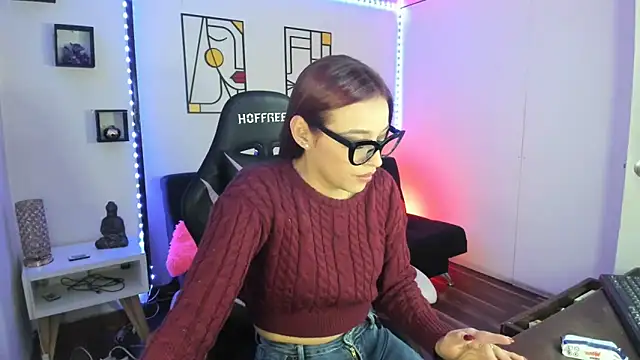 Snapshot of kay_marie chatting on 12-21-24, 12:20 kay marie online show from 12-21-24, 12:20