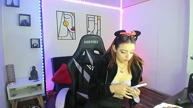 Snapshot of kay_marie chatting on 01-17-25, 05:21 kay marie online show from 01-17-25, 05:21