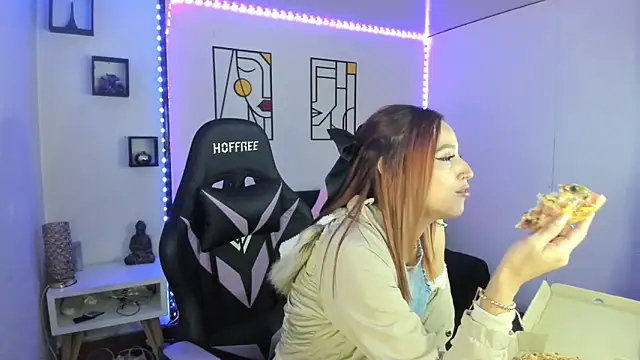 Snapshot of kay_marie chatting on 02-01-25, 12:51 kay marie online show from 02-01-25, 12:51