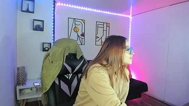 Snapshot of kay_marie chatting on 02-11-25, 11:01 kay marie online show from 02-11-25, 11:01