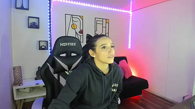 Snapshot of kay_marie chatting on 02-13-25, 07:21 kay marie online show from 02-13-25, 07:21