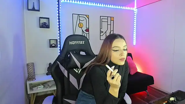 Snapshot of kay_marie chatting on 02-14-25, 10:58 kay marie online show from 02-14-25, 10:58