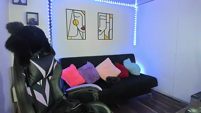 Snapshot of kay_marie chatting on 03-19-25, 08:22 kay marie online show from 03-19-25, 08:22