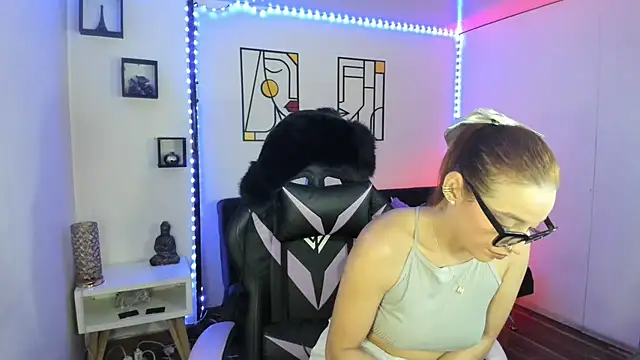 Snapshot of kay_marie chatting on 03-21-25, 11:34 kay marie online show from 03-21-25, 11:34