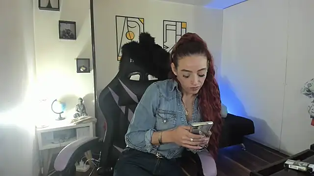 Snapshot of kay_marie chatting on 10-11-25, 07:12 kay marie online show from 10-11-25, 07:12