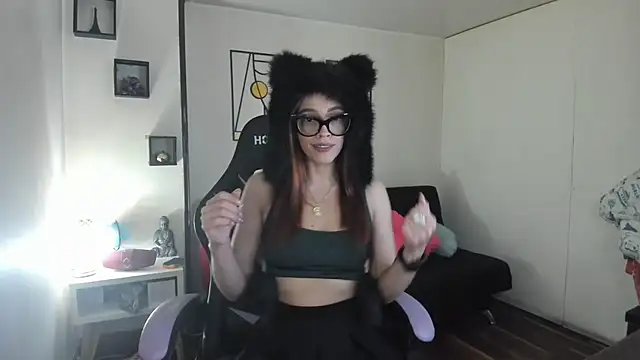 Snapshot of kay_marie chatting on 10-19-25, 09:26 kay marie online show from 10-19-25, 09:26