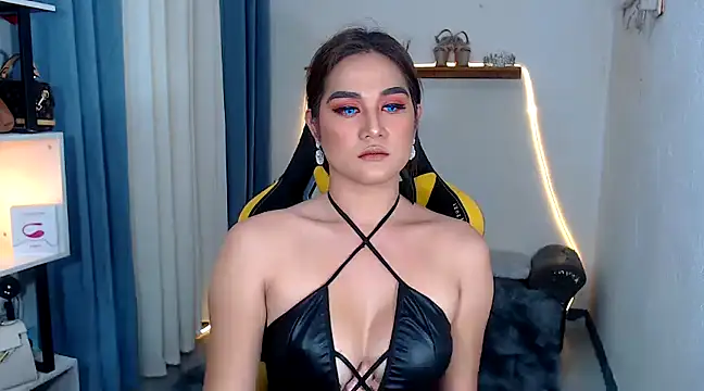 Snapshot of MarieLoveGlamorous chatting on 12-11-24, 05:37 MarieLoveGlamorous online show from 12-11-24, 05:37