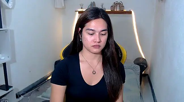 Snapshot of MarieLoveGlamorous chatting on 03-09-25, 11:36 MarieLoveGlamorous online show from 03-09-25, 11:36