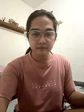 Snapshot of MarieLoveGlamorous chatting on 01-12-26, 10:59 MarieLoveGlamorous online show from 01-12-26, 10:59