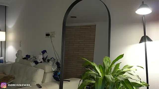 kendall ruiz online show from 12-18-24, 03:15