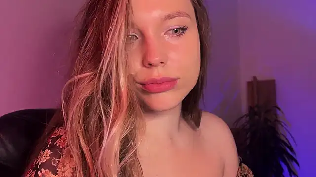 Snapshot of Sara_Browney chatting on 02-09-25, 08:13 Sara Browney online show from 02-09-25, 08:13