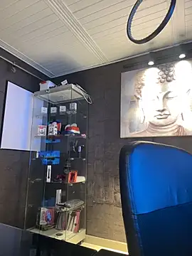 Snapshot of Emiily_W chatting on 01-05-26, 05:27 Emiily W online show from 01-05-26, 05:27