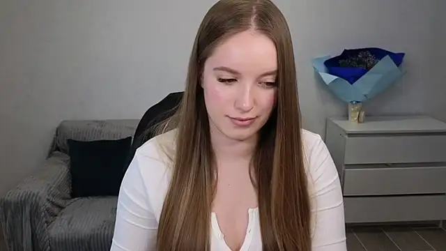 Snapshot of EvaMaddison chatting on 12-20-24, 08:38 EvaMaddison online show from 12-20-24, 08:38