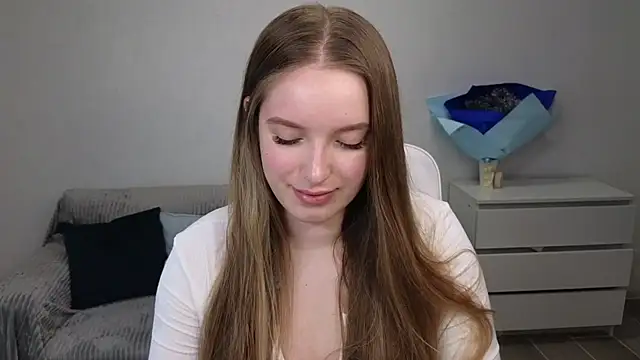 Snapshot of EvaMaddison chatting on 12-21-24, 04:41 EvaMaddison online show from 12-21-24, 04:41