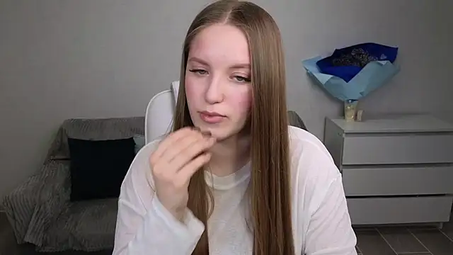 Snapshot of EvaMaddison chatting on 03-19-25, 07:38 EvaMaddison online show from 03-19-25, 07:38
