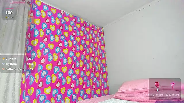 Snapshot of caroline_tovar chatting on 02-03-25, 11:05 caroline tovar online show from 02-03-25, 11:05