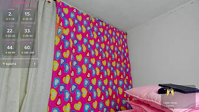 Snapshot of caroline_tovar chatting on 02-26-25, 11:37 caroline tovar online show from 02-26-25, 11:37