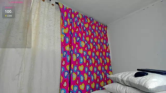 Snapshot of caroline_tovar chatting on 03-13-25, 09:26 caroline tovar online show from 03-13-25, 09:26