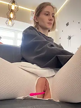 Snapshot of Feral_berry_8133 chatting on 02-25-25, 12:34 Feral berry 8133 online show from 02-25-25, 12:34