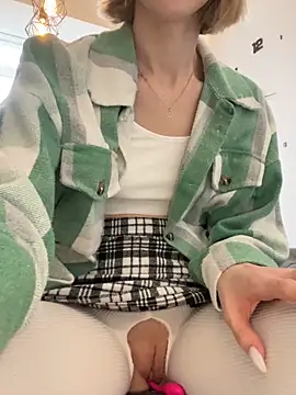 Snapshot of Feral_berry_8133 chatting on 03-04-25, 12:33 Feral berry 8133 online show from 03-04-25, 12:33