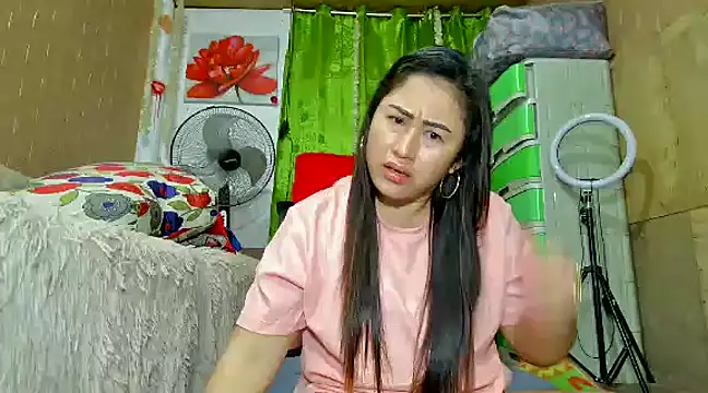 Snapshot of M_e_c_e_l chatting on 12-17-24, 04:43 M e c e l online show from 12-17-24, 04:43