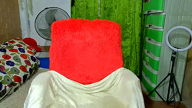 Snapshot of M_e_c_e_l chatting on 12-19-24, 10:53 M e c e l online show from 12-19-24, 10:53