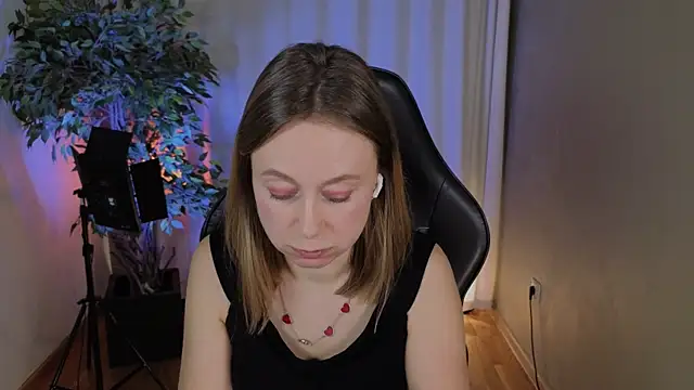 BrookeEvans online show from 03-09-25, 04:16