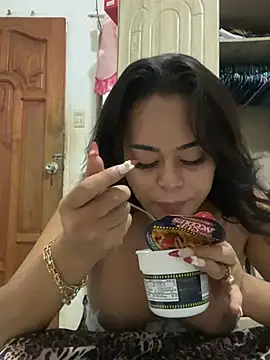 Snapshot of Thalia_Cambridge chatting on 01-01-25, 12:53 Thalia Cambridge online show from 01-01-25, 12:53