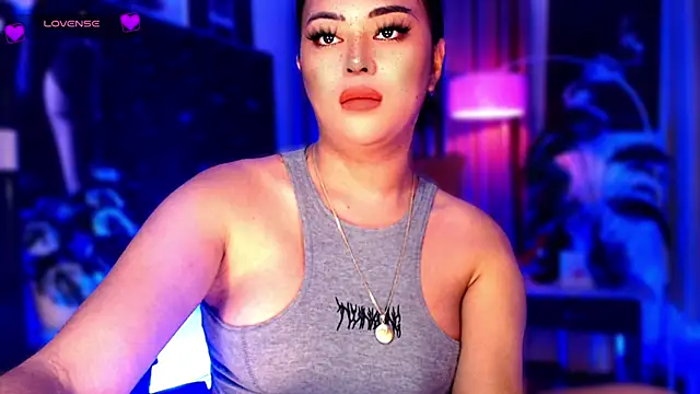 Snapshot of Thalia_Cambridge chatting on 10-19-25, 03:07 Thalia Cambridge online show from 10-19-25, 03:07