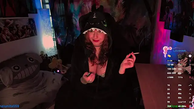 Snapshot of emma_luna59 chatting on 10-29-25, 08:32 emma luna59 online show from 10-29-25, 08:32