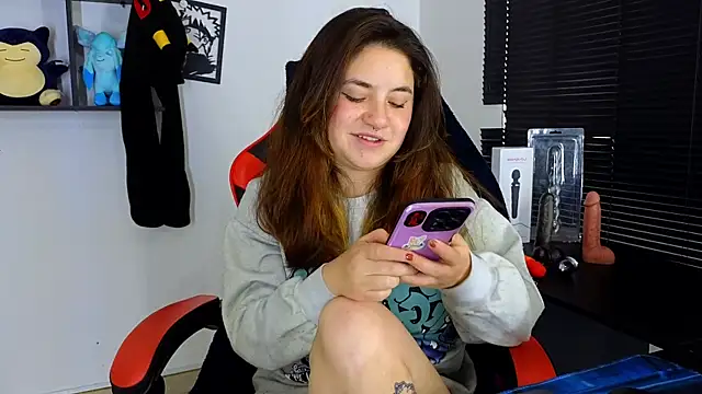 Snapshot of ann_bronw chatting on 02-19-25, 06:00 ann bronw online show from 02-19-25, 06:00